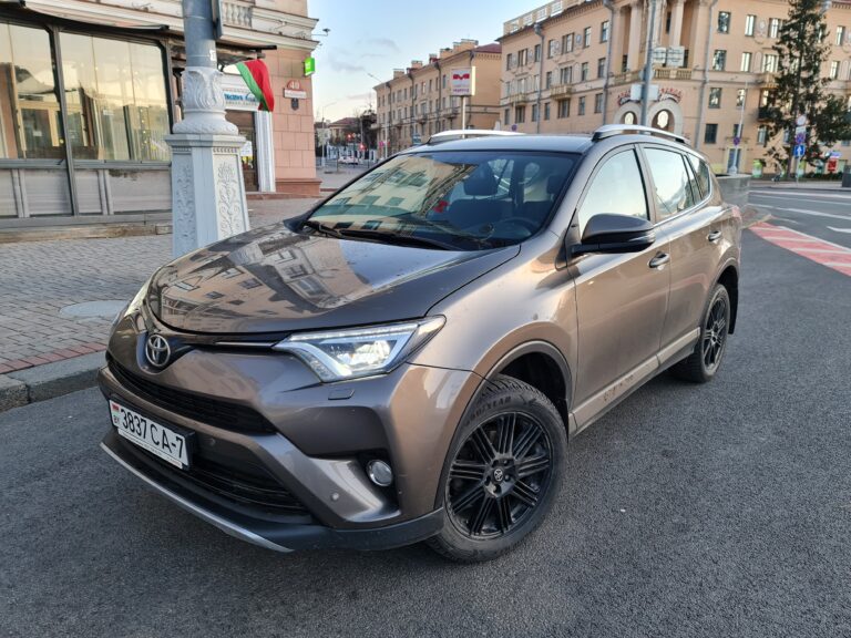 Toyota RAV 4 с водителем